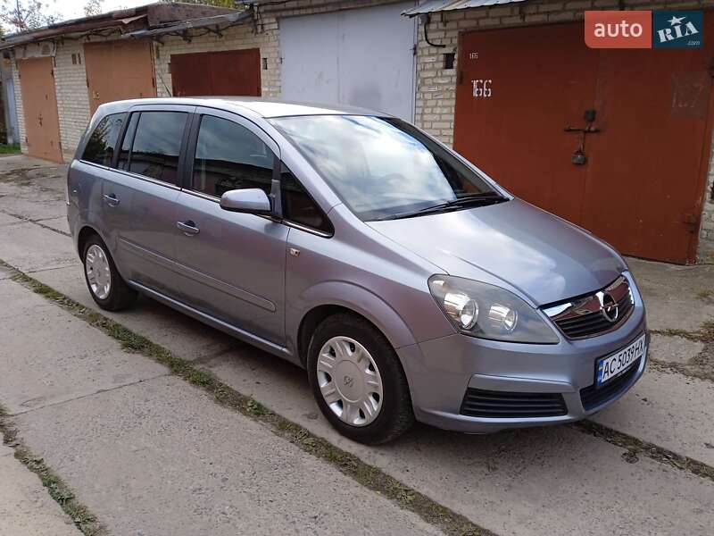 Минивэн Opel Zafira 2005 в Луцке