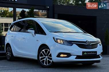 Минивэн Opel Zafira 2018 в 
