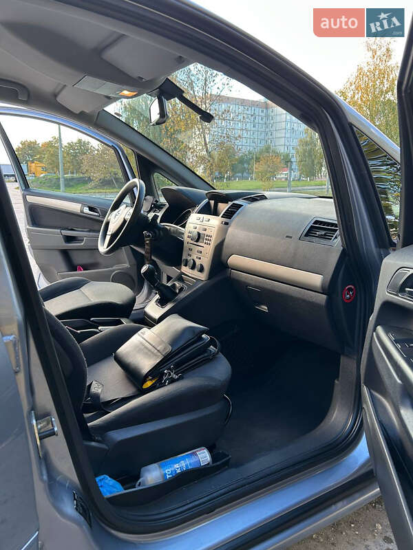 Минивэн Opel Zafira 2008 в Александрие