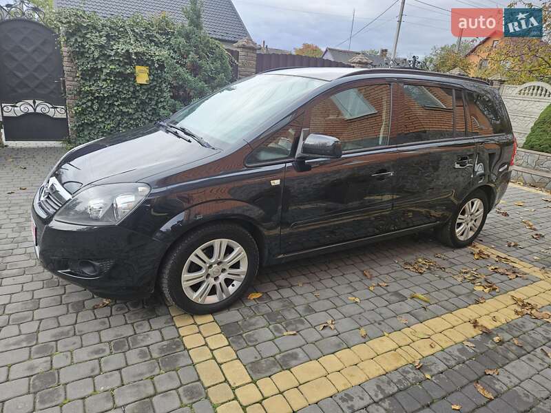Минивэн Opel Zafira 2013 в Луцке