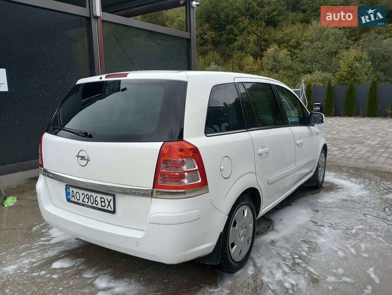 Opel Zafira 2011