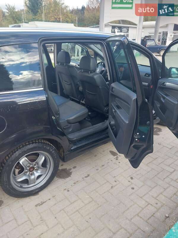 Минивэн Opel Zafira 2010 в Путиле