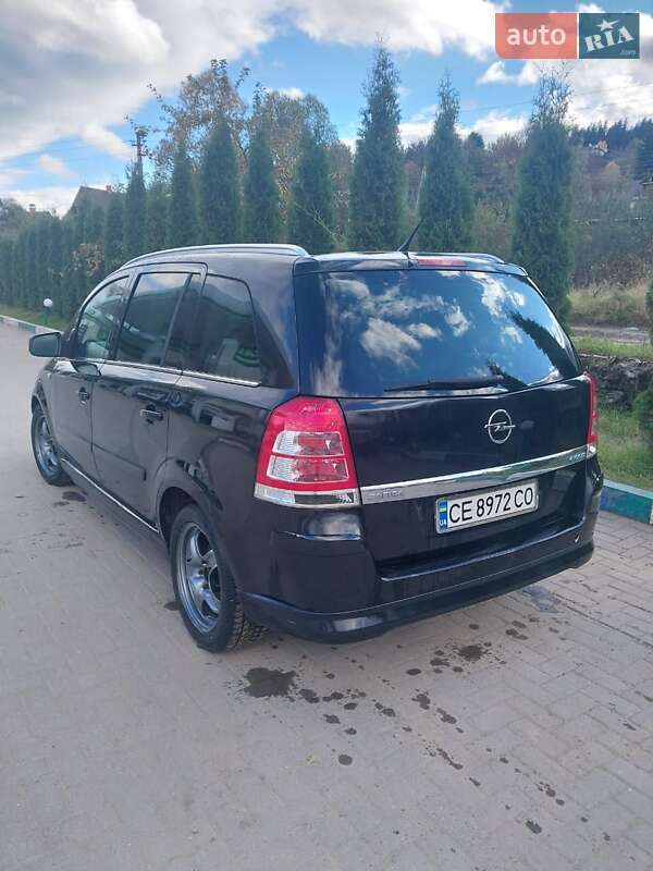 Минивэн Opel Zafira 2010 в Путиле