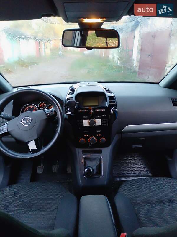 Минивэн Opel Zafira 2013 в Нововолынске