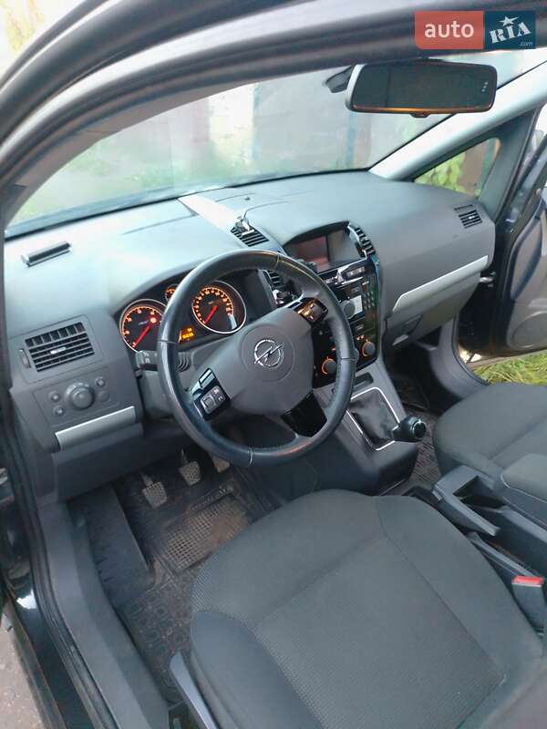 Минивэн Opel Zafira 2013 в Нововолынске