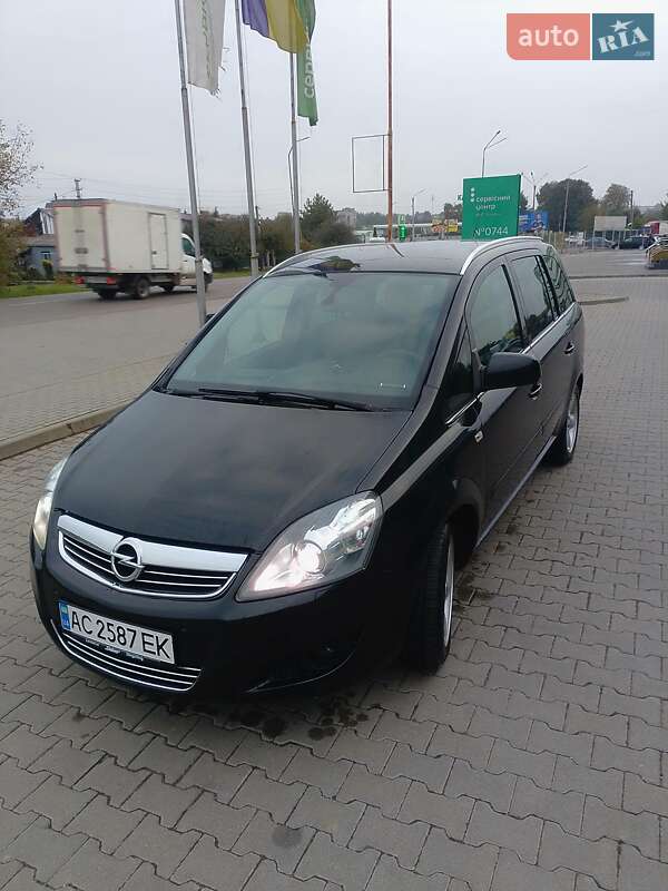 Минивэн Opel Zafira 2013 в Нововолынске