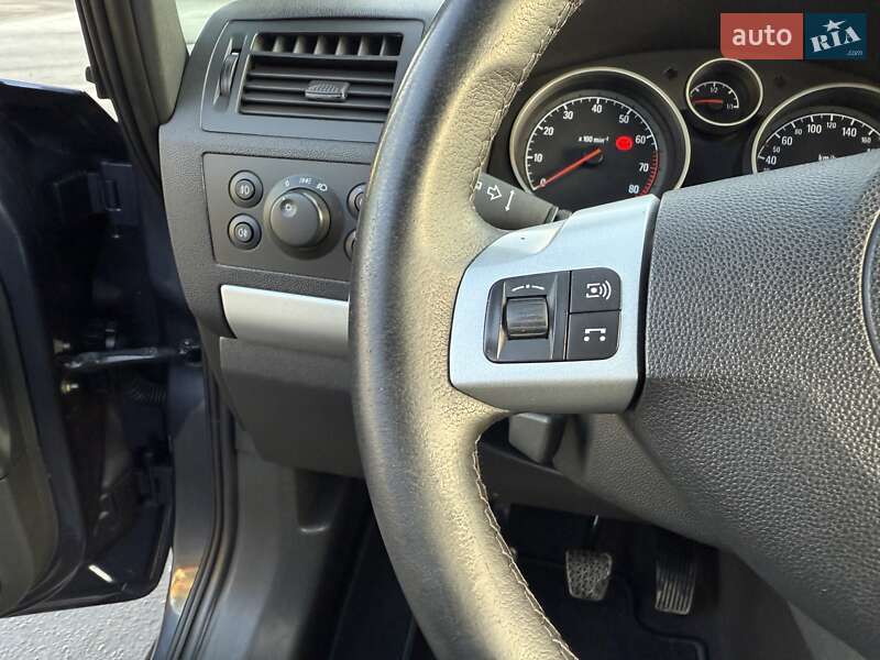 Минивэн Opel Zafira 2010 в Дрогобыче