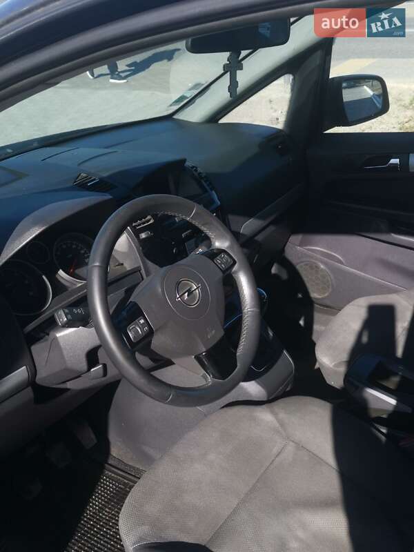 Мінівен Opel Zafira 2011 в Львові