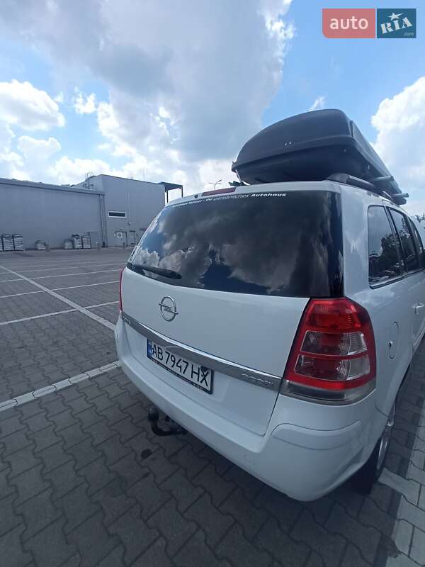 Минивэн Opel Zafira 2011 в Хмельнике фото 2 Минивэн Opel Zafira 2011 в Хмельнике