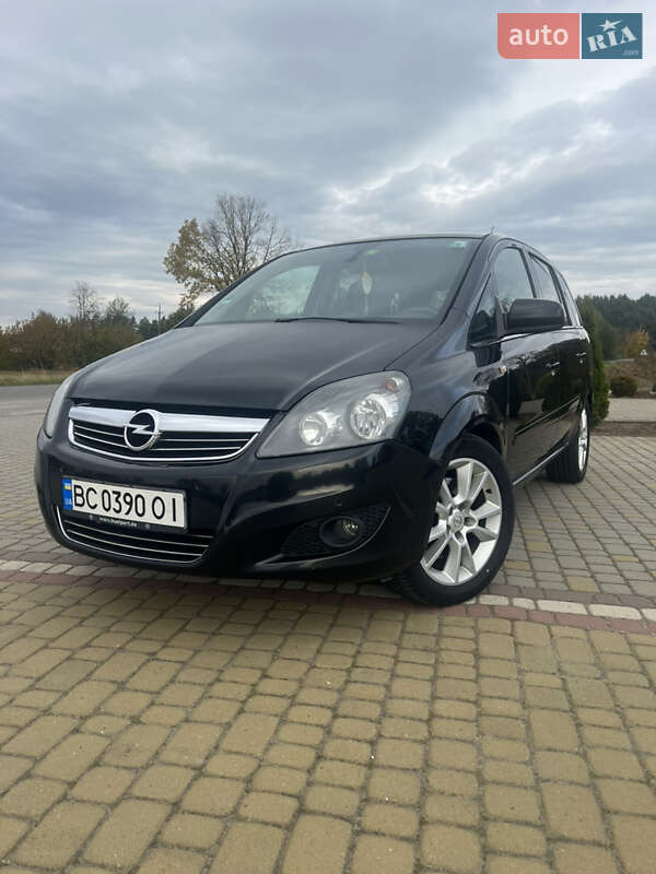Минивэн Opel Zafira 2011 в Краковце фото Минивэн Opel Zafira 2011 в Краковце