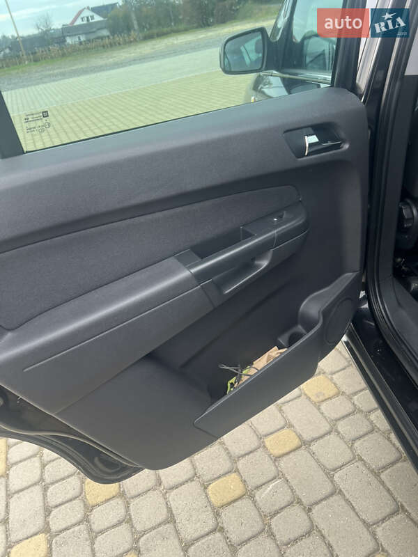 Минивэн Opel Zafira 2011 в Краковце фото 22 Минивэн Opel Zafira 2011 в Краковце