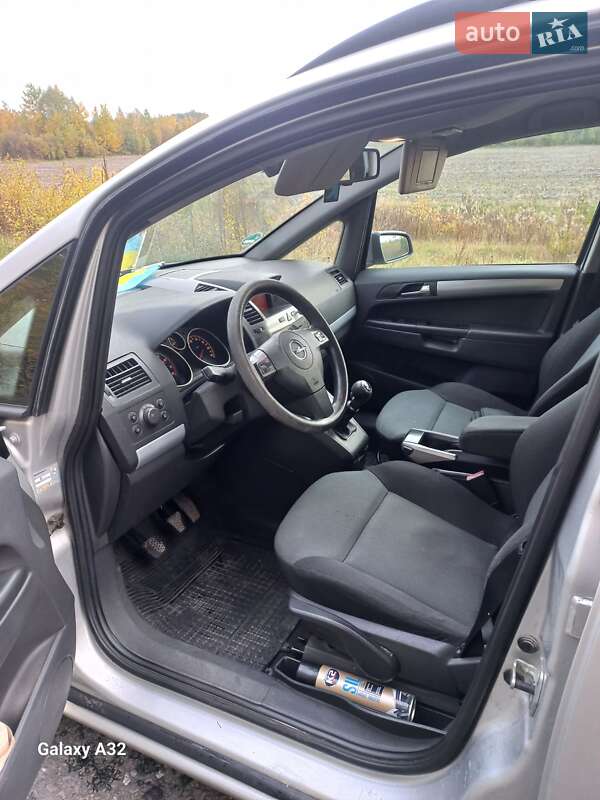 Минивэн Opel Zafira 2005 в Луцке