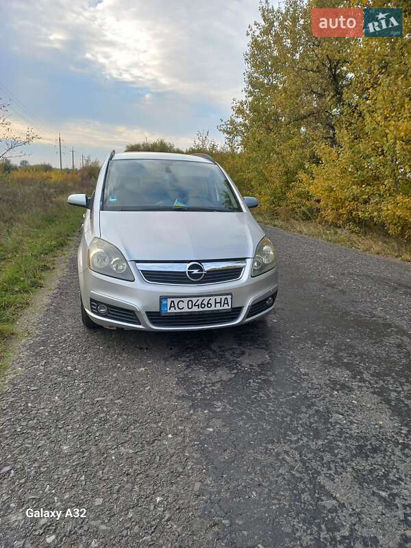 Минивэн Opel Zafira 2005 в Луцке