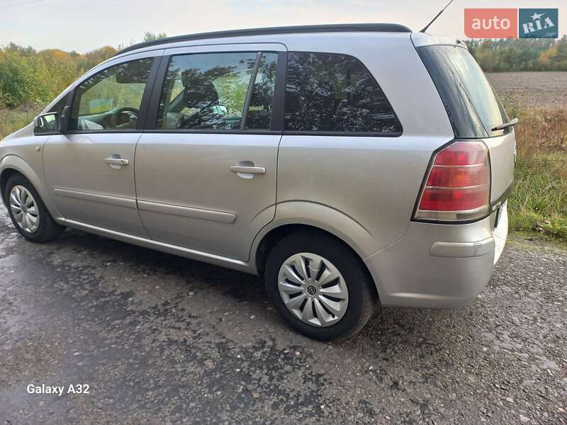 Минивэн Opel Zafira 2005 в Луцке