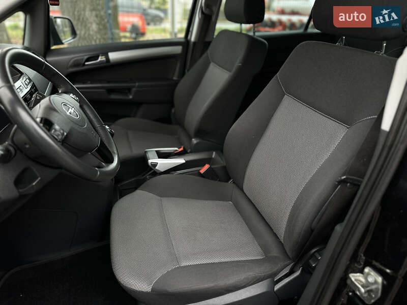 Минивэн Opel Zafira 2010 в Виннице