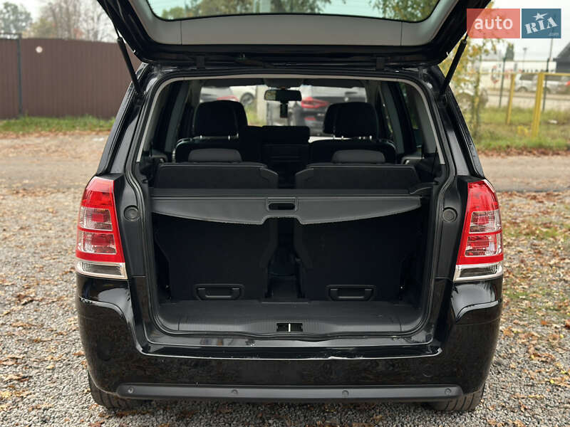 Минивэн Opel Zafira 2010 в Виннице
