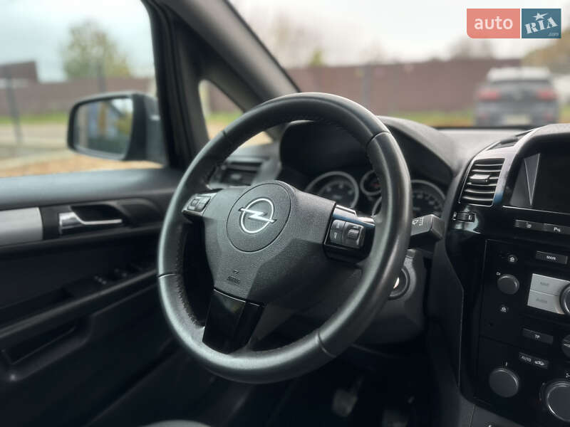 Минивэн Opel Zafira 2010 в Виннице