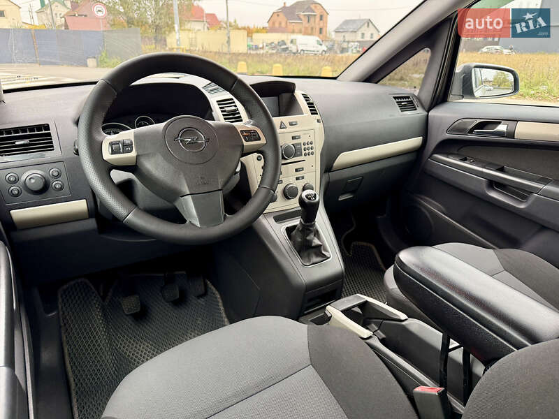 Минивэн Opel Zafira 2008 в Киеве