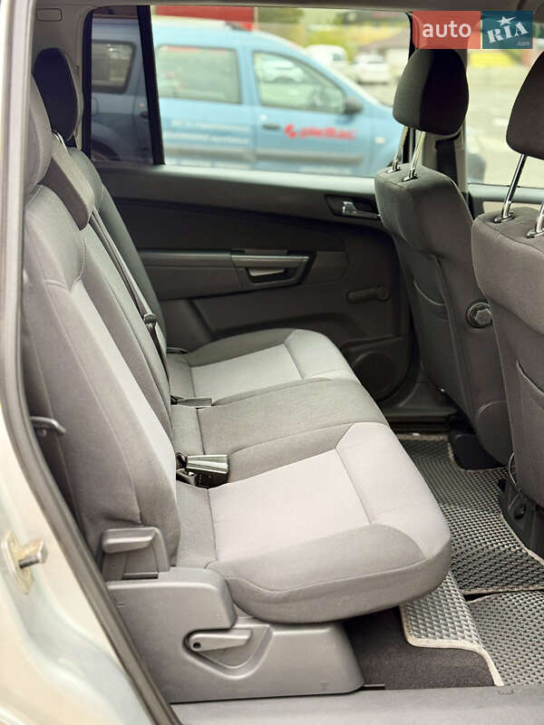 Минивэн Opel Zafira 2008 в Киеве