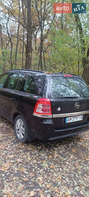 Минивэн Opel Zafira 2009 в Коростене