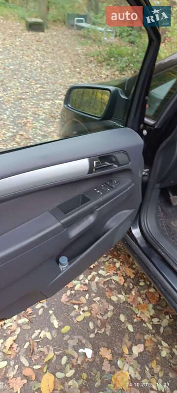 Минивэн Opel Zafira 2009 в Коростене