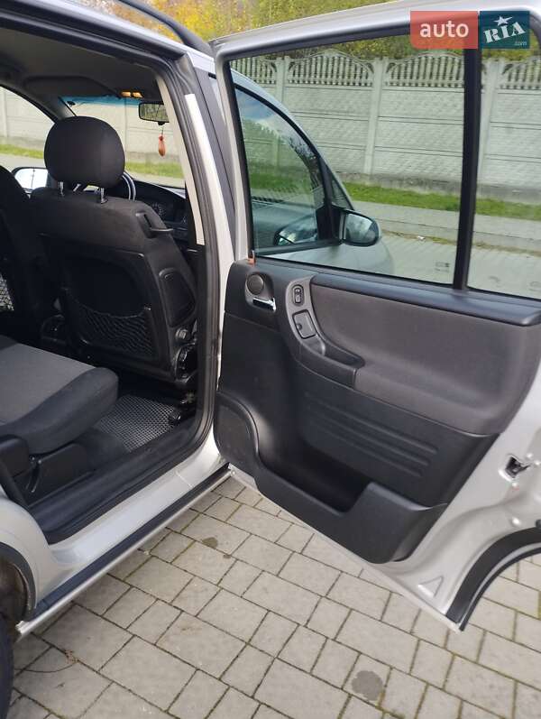 Минивэн Opel Zafira 2004 в Виннице