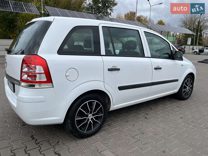 Минивэн Opel Zafira 2011 в Кривом Роге