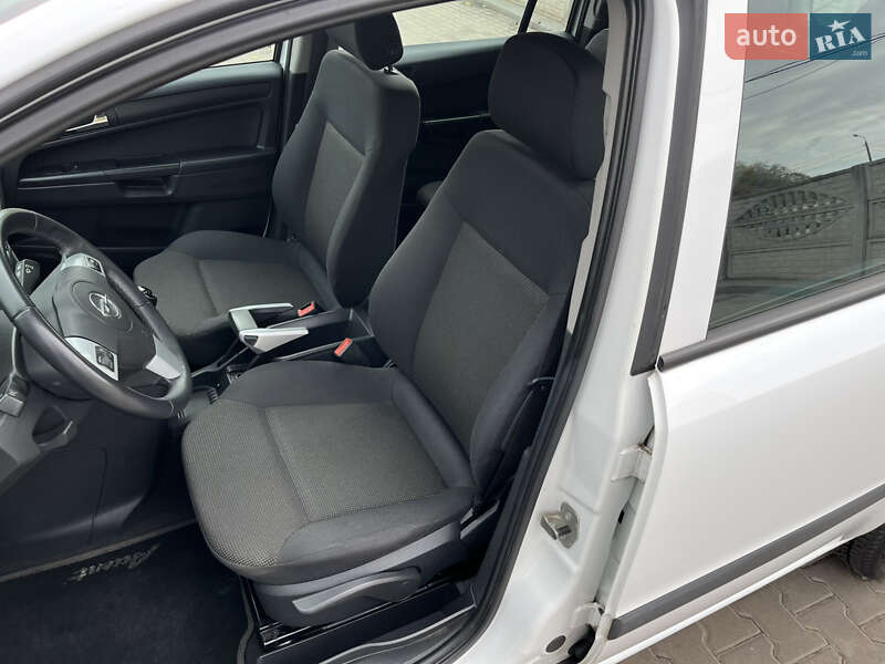 Минивэн Opel Zafira 2011 в Кривом Роге