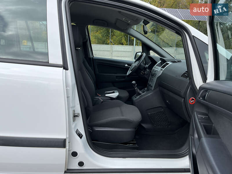 Минивэн Opel Zafira 2011 в Кривом Роге