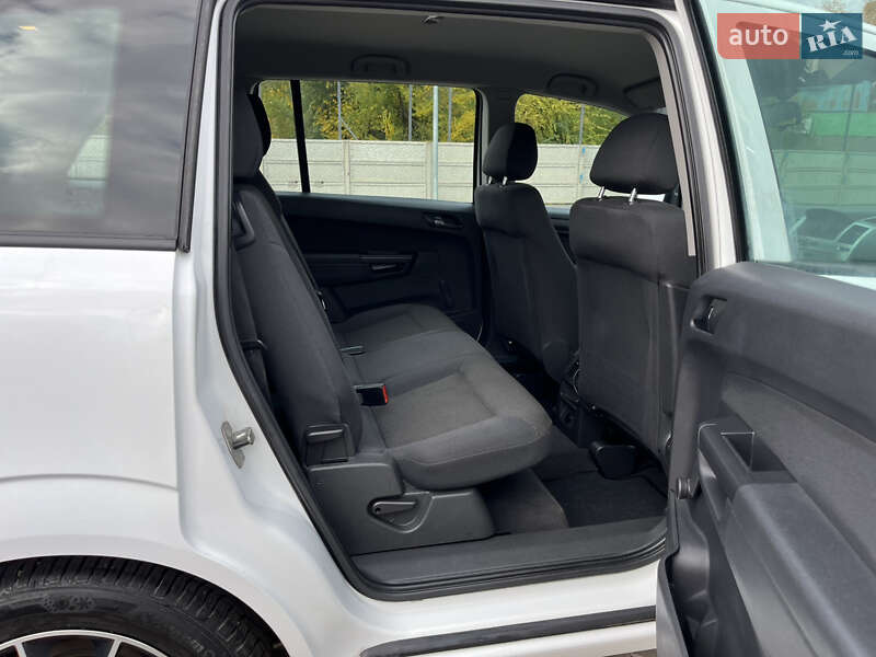 Минивэн Opel Zafira 2011 в Кривом Роге