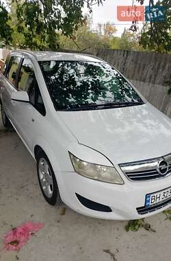 Минивэн Opel Zafira 2008 в Сарате Минивэн Opel Zafira 2008 в Сарате