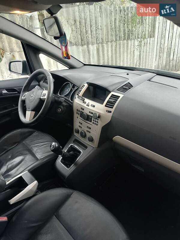 Мінівен Opel Zafira 2008 в Сараті