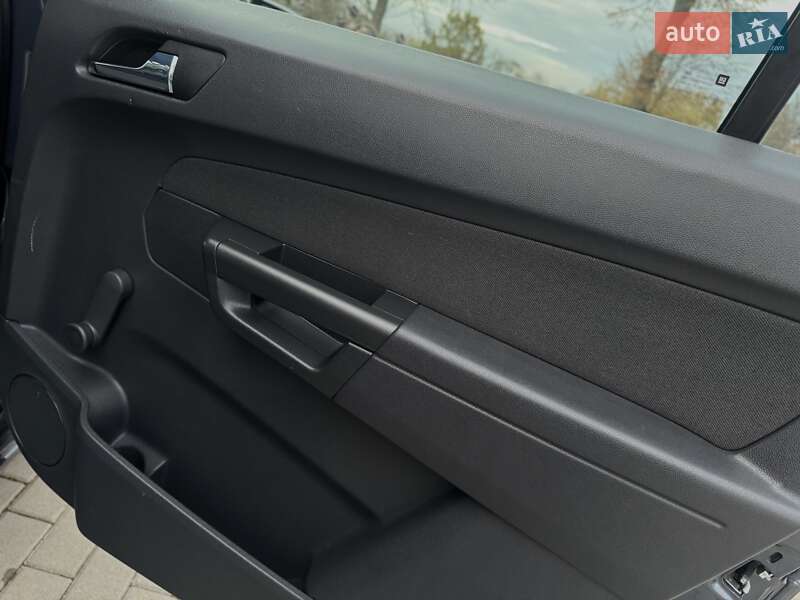 Минивэн Opel Zafira 2010 в Дрогобыче