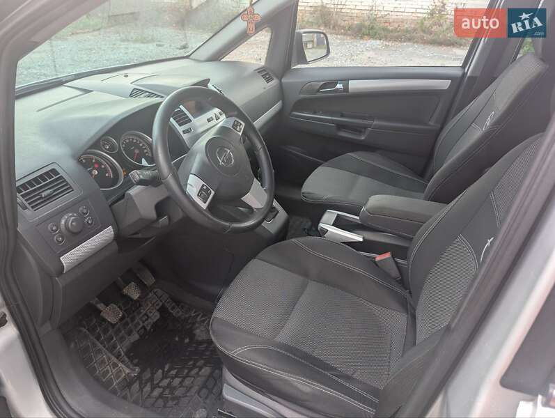 Минивэн Opel Zafira 2010 в Ровно