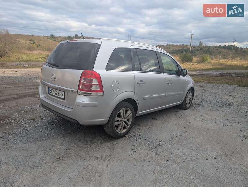 Минивэн Opel Zafira 2010 в Ровно