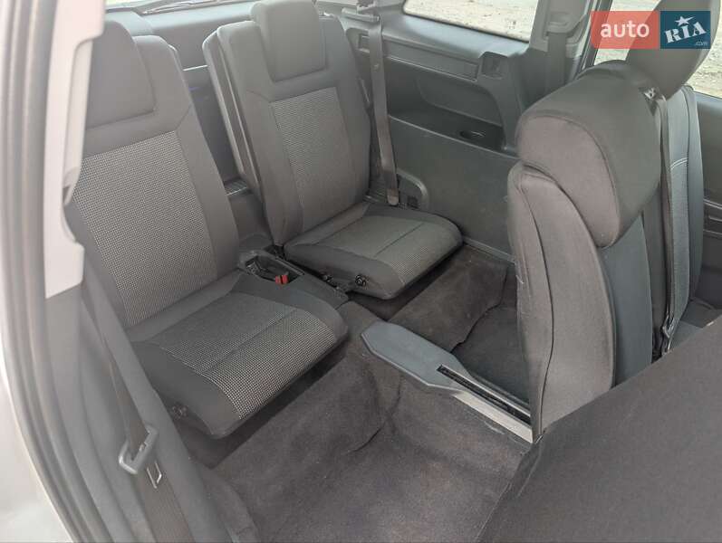 Минивэн Opel Zafira 2010 в Ровно