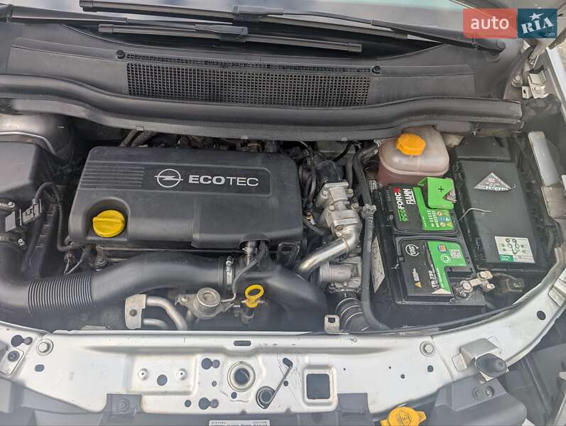 Минивэн Opel Zafira 2010 в Ровно