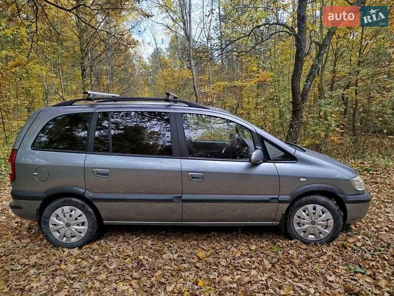 Минивэн Opel Zafira 2003 в Бориславе