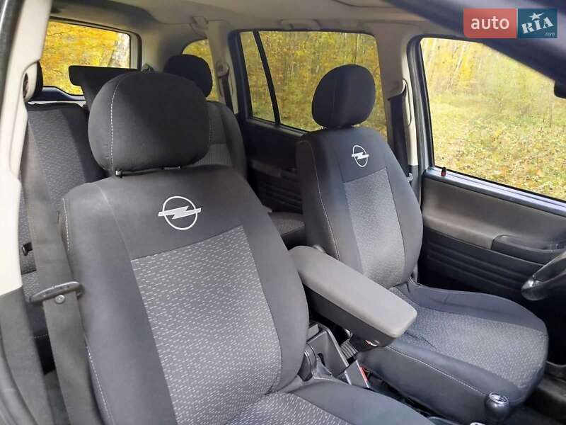 Минивэн Opel Zafira 2003 в Бориславе