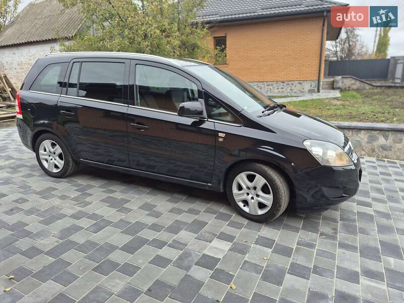 Минивэн Opel Zafira 2010 в Хороле фото 10 Минивэн Opel Zafira 2010 в Хороле