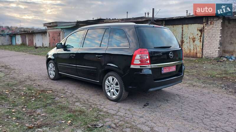 Минивэн Opel Zafira 2010 в Краматорске