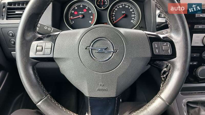 Минивэн Opel Zafira 2010 в Краматорске