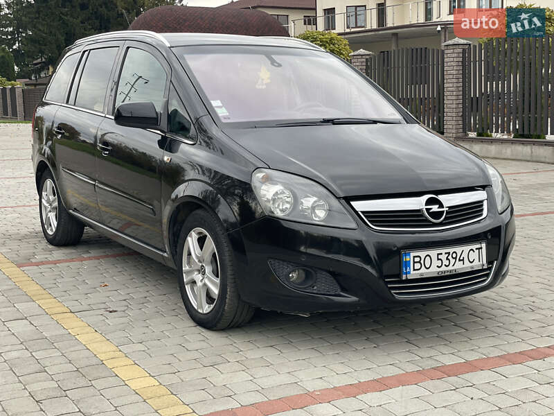Минивэн Opel Zafira 2011 в Староконстантинове