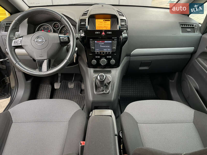 Минивэн Opel Zafira 2011 в Староконстантинове