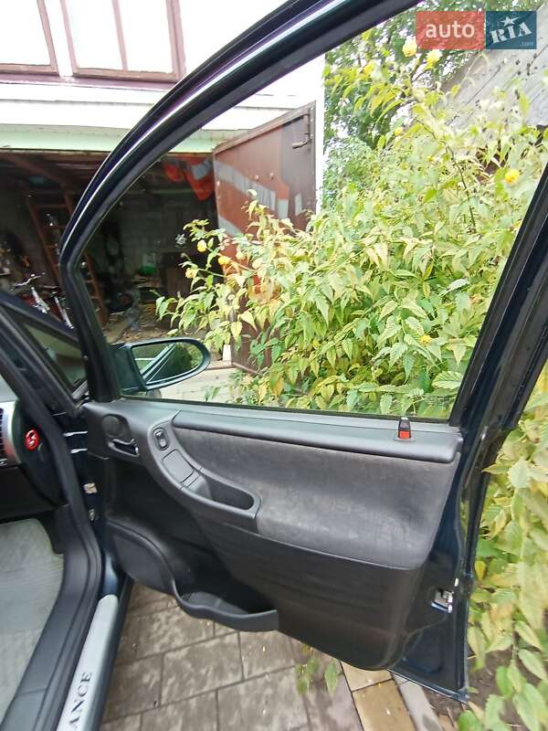 Минивэн Opel Zafira 2002 в Дубно