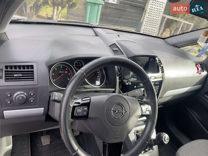 Минивэн Opel Zafira 2010 в Ивано-Франковске