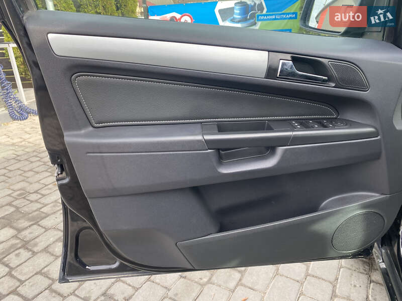 Минивэн Opel Zafira 2010 в Ивано-Франковске