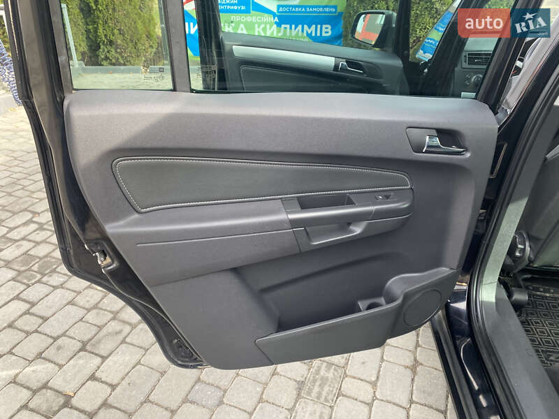 Минивэн Opel Zafira 2010 в Ивано-Франковске