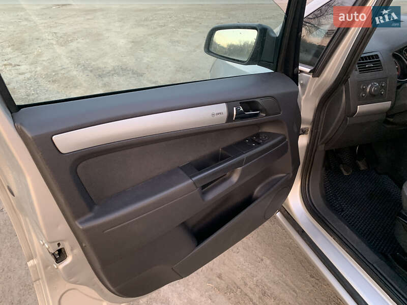 Минивэн Opel Zafira 2011 в Киеве фото 8 Минивэн Opel Zafira 2011 в Киеве