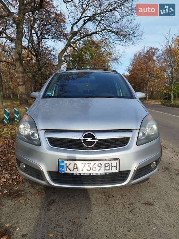 Минивэн Opel Zafira 2006 в Киеве